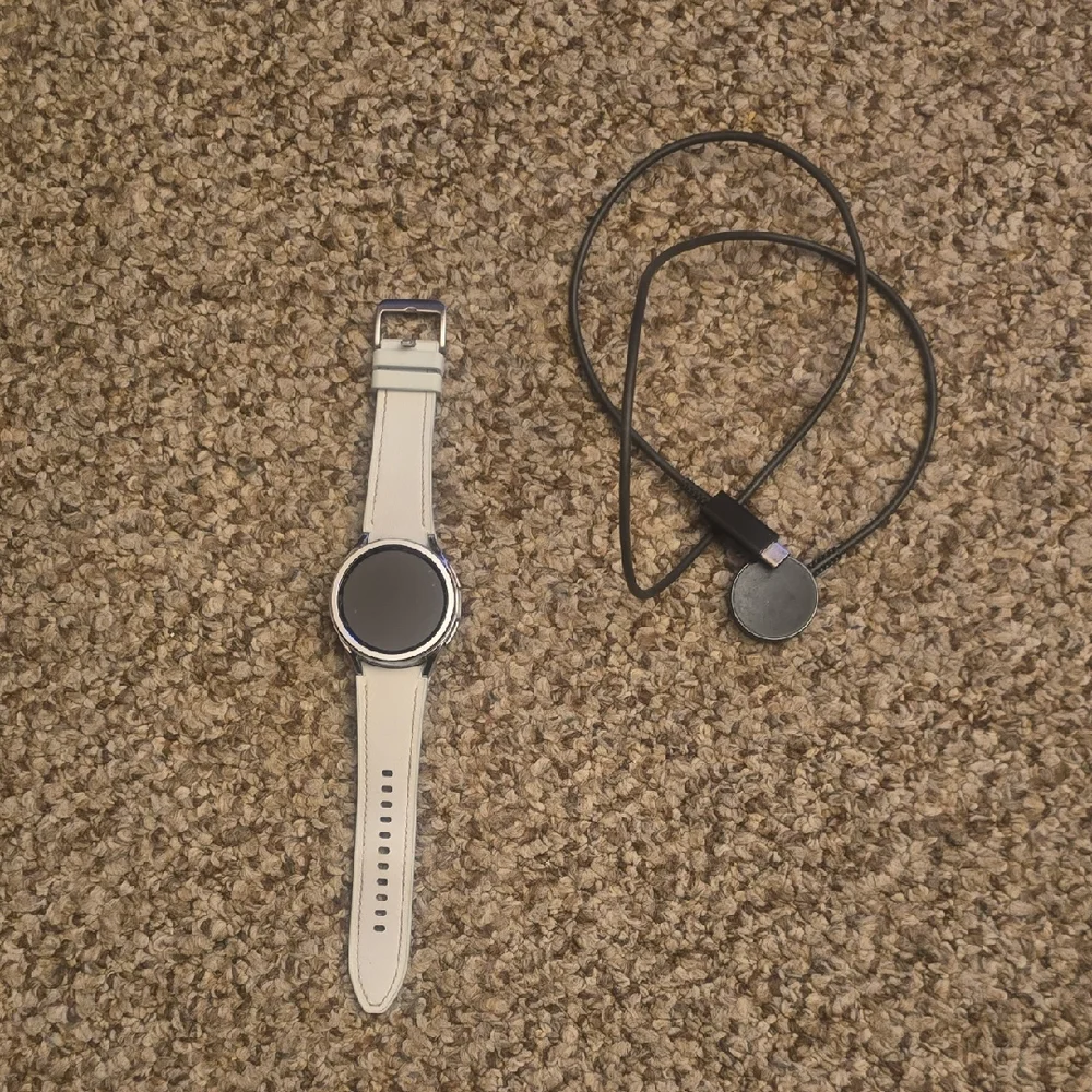 Samsung Android Smartwatch with Charging Cable 6